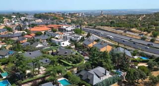 Xalet a Los Ángeles-Jarandilla. Exclusivo chalet independiente de 430 m2 con piscina y excelente