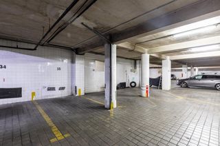 Aparcament cotxe a Calle de menorca 16. Plaza de garaje para coche grande en ibiza  retiro