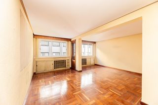 Alquiler Piso  Calle de guzmán el bueno. Piso exterior 4 dormitorios, amueblado o sin amueblar, para alqu