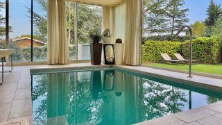 Chalet in Puerto Galapagar-Las Cuestas. Exclusivo chalet independiente con piscina climatizada, gran ter