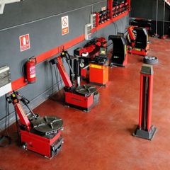 Umzug Geschäftsraum in San Martín de la Vega. Oportunidad única nave con negocio de neumáticos y más de 40 año