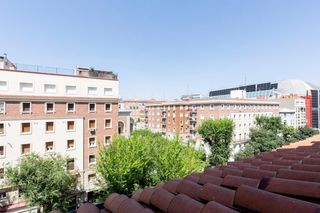 Apartament  Bravo murillo. Piso de 1 dormitorio en última planta en chamberí