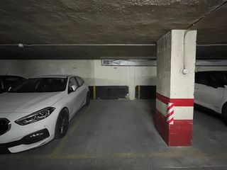 Aparcament cotxe a Calle de Galileo 44