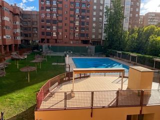 Pis a Calle del querol 8. Piso exterior con piscina y muy luminoso en calle querol,8