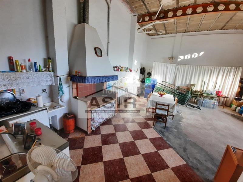 Foto 0e2f544c-512f-4145-81f4-f213157ead48. Casa excelente casa chaflán muy amplia con garaje y terraza en Tous