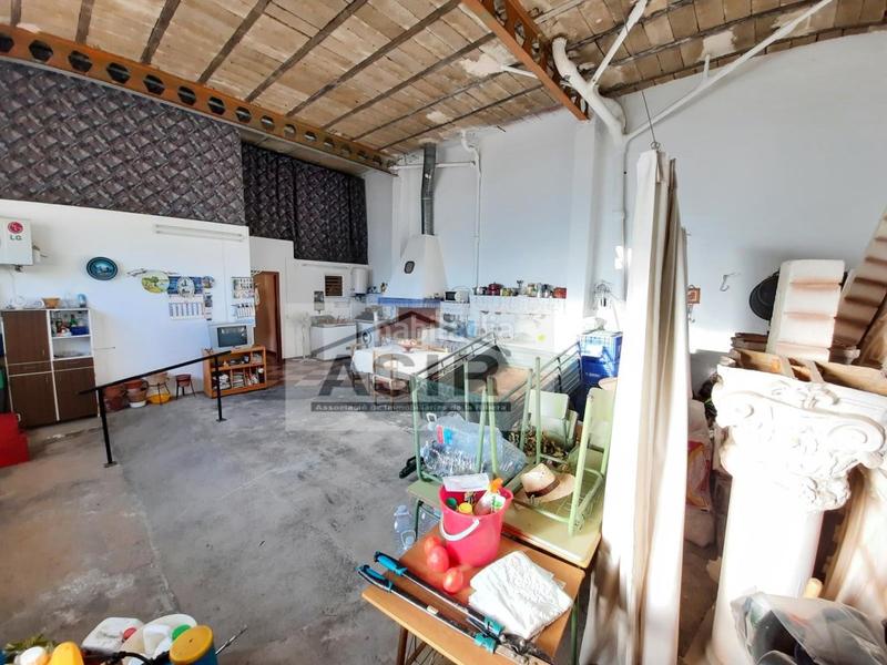 Foto 4a3dea47-4205-49d9-8cac-c23ac2a9572c. Casa excelente casa chaflán muy amplia con garaje y terraza en Tous