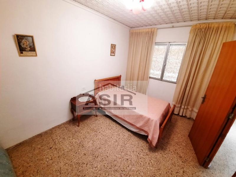 Foto 565a744a-7fc4-4191-876f-41a9a5f256b2. Casa excelente casa chaflán muy amplia con garaje y terraza en Tous