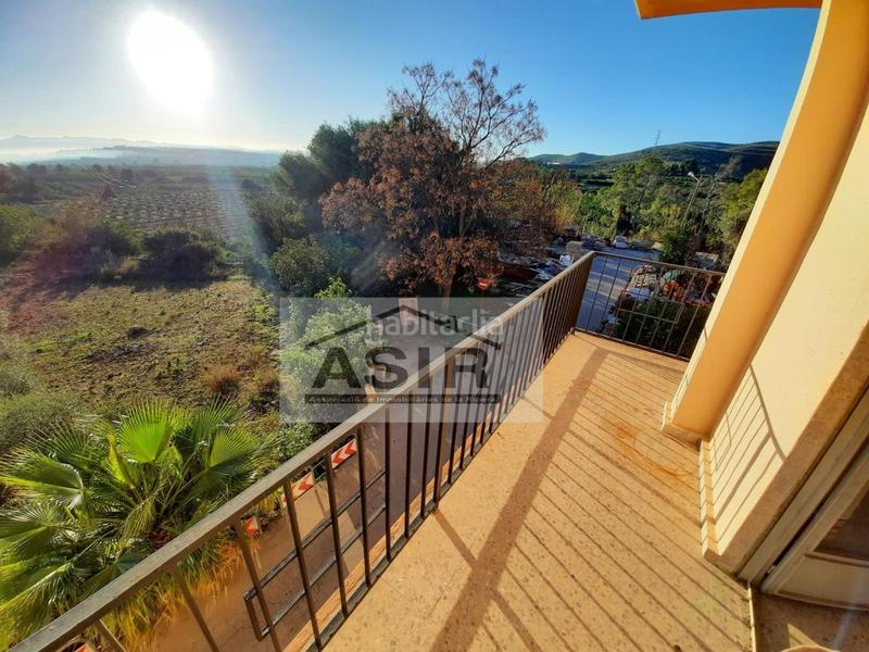 Foto 5ab74ba6-84a2-4187-b64f-5f8c3c8e8011. Casa excelente casa chaflán muy amplia con garaje y terraza en Tous