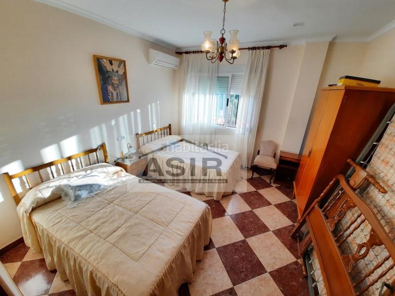 Foto b2b5558b-c823-4ad6-afc1-d86f6eda59fe. Casa excelente casa chaflán muy amplia con garaje y terraza en Tous