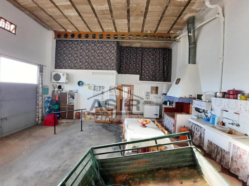 Foto e1632dbe-f693-4722-a237-9c4915297ae2. Casa excelente casa chaflán muy amplia con garaje y terraza en Tous