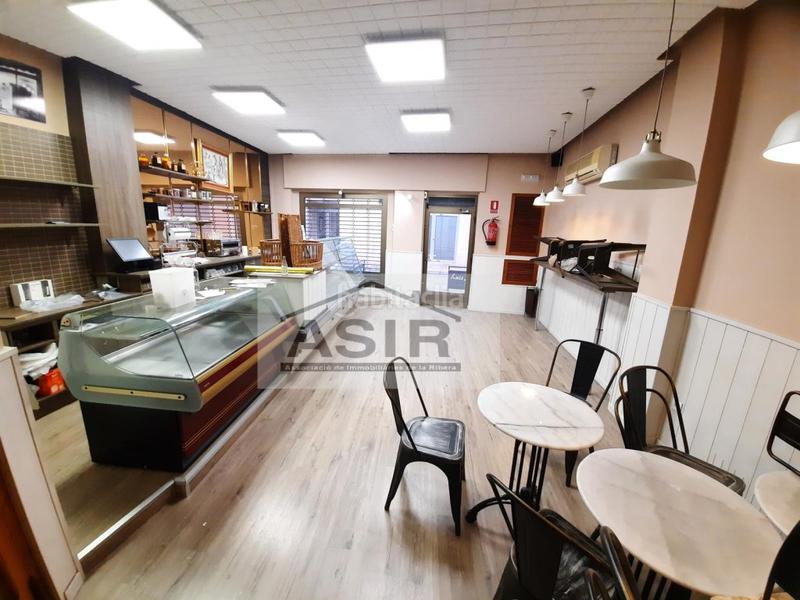 Foto 337a21e2-5d4e-416c-9878-c6b93dc68b70. Casa sin ninguna comisión!! casa amplia con negocio en planta baja en una excelente zona en Corbera