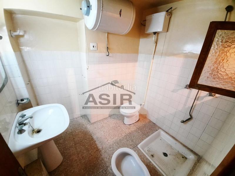 Foto 7979346f-be35-46a4-bf52-3e4ce82747f6. Casa sin ninguna comisión!! casa amplia con negocio en planta baja en una excelente zona en Corbera