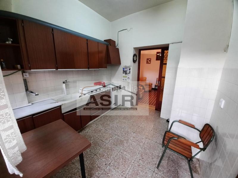 Foto cca37f4c-75ae-49bc-a2d0-d6e202f58b3e. Casa sin ninguna comisión!! casa amplia con negocio en planta baja en una excelente zona en Corbera