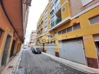Aparcament cotxe a Alquenència - Venècia. Garaje amplio y cerrado a pie de calle en calle norte con una ex