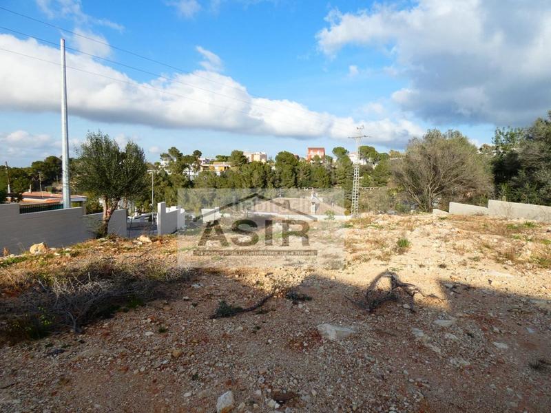 Foto 418d9b3d-e821-405c-80c8-ba46a31b3081. Terreno residencial sin ninguna comisión!! excelente parcela chaflán con proyecto para construir con luz y agua en la urbanización el respirall en Alzira