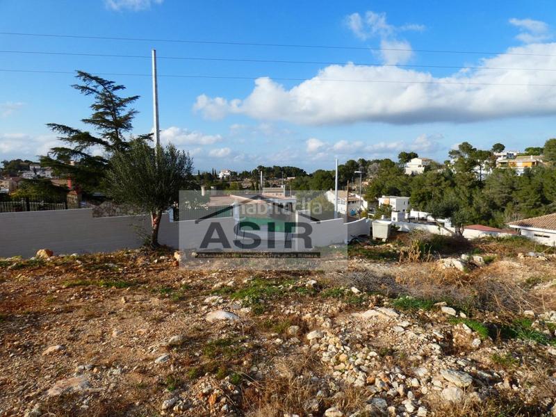 Foto 4d270071-dda8-486c-b7b4-4a46073d801d. Terreno residencial sin ninguna comisión!! excelente parcela chaflán con proyecto para construir con luz y agua en la urbanización el respirall en Alzira