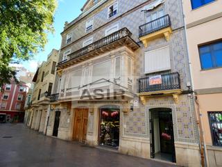 Casa en Alquenència - Venècia. Casa con local comercial en funcionamiento en la plaza constituc