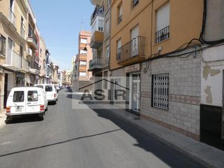 Casa a Alquenència - Venècia. Planta baja vivienda  negocio en funcionamiento. zona plaza gene