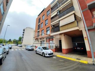 Aparcament cotxe a Alquenència - Venècia. Garaje de raya comunitario en la calle clara campoamor
