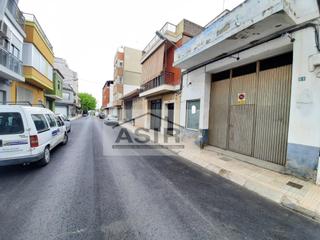 Local commercial à Sants Patrons. Amplio local de 141 m2 contruidos y una parcela de 185 m2!!ademá
