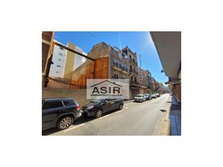 Aparcament cotxe a Centre. Plazas de garajes amplia situada en una primera planta en un edi