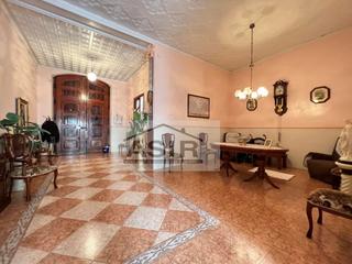 Casa en Caputxins. Gran oportunidad!! casa céntrica con un magnífico patio!! excele