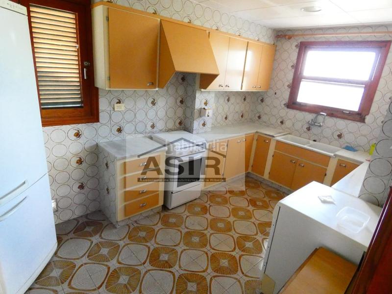 Foto 223dad0d-ef44-42ee-b111-7ad91239a726. Chalet bonito chalet en la urbanización el respirall en Alzira