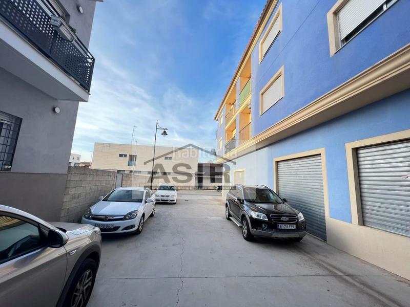 Lloguer Local Comercial  N/a. Local muy amplio amplio totalmente diáfano para montar cualquier