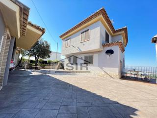 Chalet  N/a. Bonito chalet completamente exterior y en perfecto estado en la