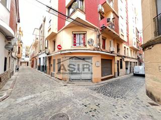 Location Local commercial  N/a. Excelente local chaflán con amplios escaparates a dos calles y c