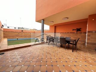 Casa a Carcaixent. Vivienda muy singular tanto por diseño como por cálida en todos