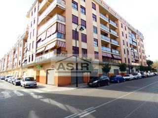 Lloguer Local Comercial a Alquenència - Venècia. Local chaflán de obra nueva y entregado totalmente finalizado