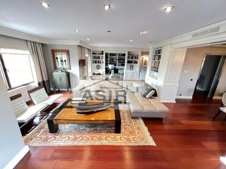 Location Appartement  Plaza major. Excelente y único piso completamente reformado y con magníficas