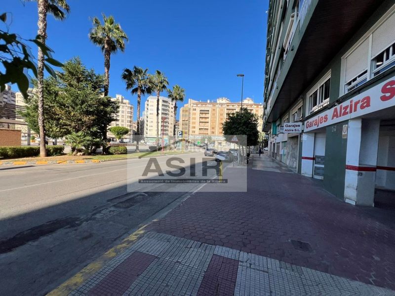 Foto a2083a06-5dbb-44d3-8ff7-55e1e71ca610. Aparcament cotxe a La Vila Alzira