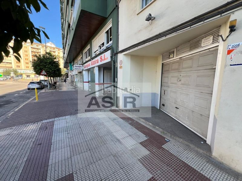 Foto c21d199d-4a96-4db6-8b5f-18aec74f7321. Aparcament cotxe a La Vila Alzira