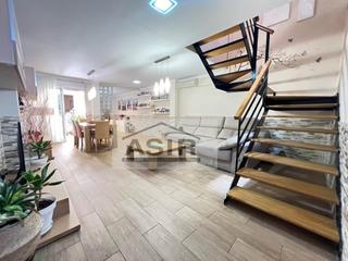 Maison  N/a. Excelente y única casa completamente reformada con excelentes ca