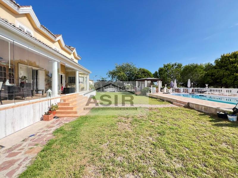 Foto 2e14f078-feb9-4ec2-84a8-cbef7e3739db. Chalet avec parking piscine dans El Marenyet Cullera