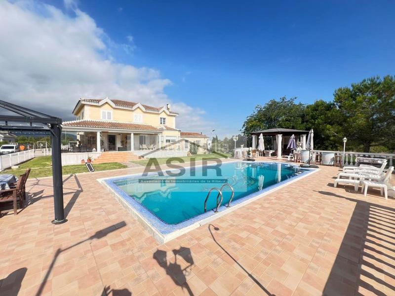 Foto 91795a3c-dffb-47aa-b6fb-aa21c64e4129. Chalet avec parking piscine dans El Marenyet Cullera