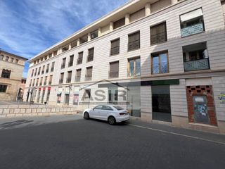 Miete Geschäftsraum  Plaza sufragi. Excelente local enfrente del ayuntamiento de alzira con una supe