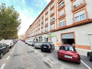 Miete Geschäftsraum  Calle francesc oliver batlle. Local con posibilidad de montar cualquier tipo de negocio y con