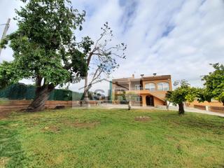 Chalet à Alquenència - Venècia. Excelente chalet muy amplio y con una magnífica ubicación en zon