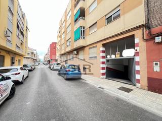 Aparcament cotxe a Sants Patrons. Garaje cerrado comunitario en zona gasolinera la torre