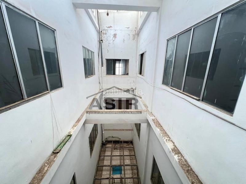 Foto b4c382f2-9bd5-456a-a4f9-f113c3a95c8a. Edifici a Centre Alzira