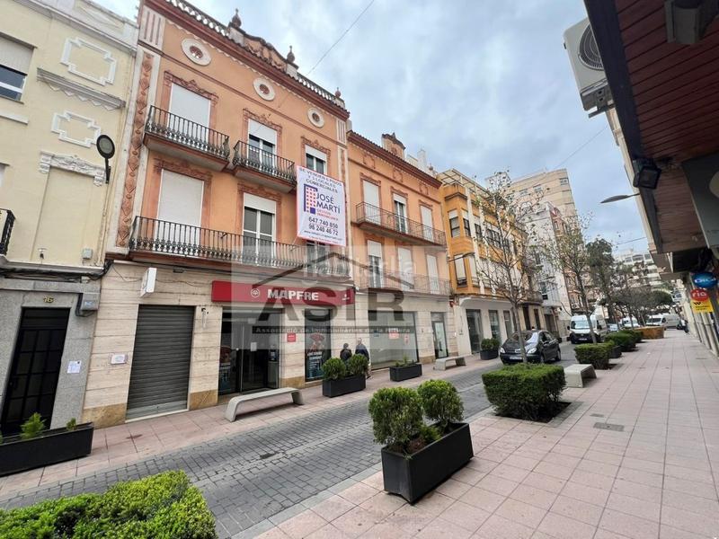 Foto ee81f210-d87f-4832-a78e-7cfd7f622f7d. Edifici a Centre Alzira