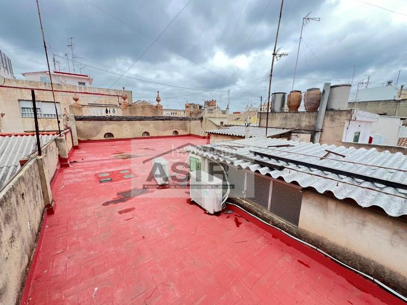 Foto ef3c2e27-b9a4-47bd-b0d3-849731f647f1. Edifici a Centre Alzira