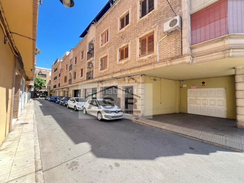 Foto d9c4d2dc-b55a-4d11-9a6e-bf80cbfb87ec. Aparcament cotxe a Sants Patrons Alzira