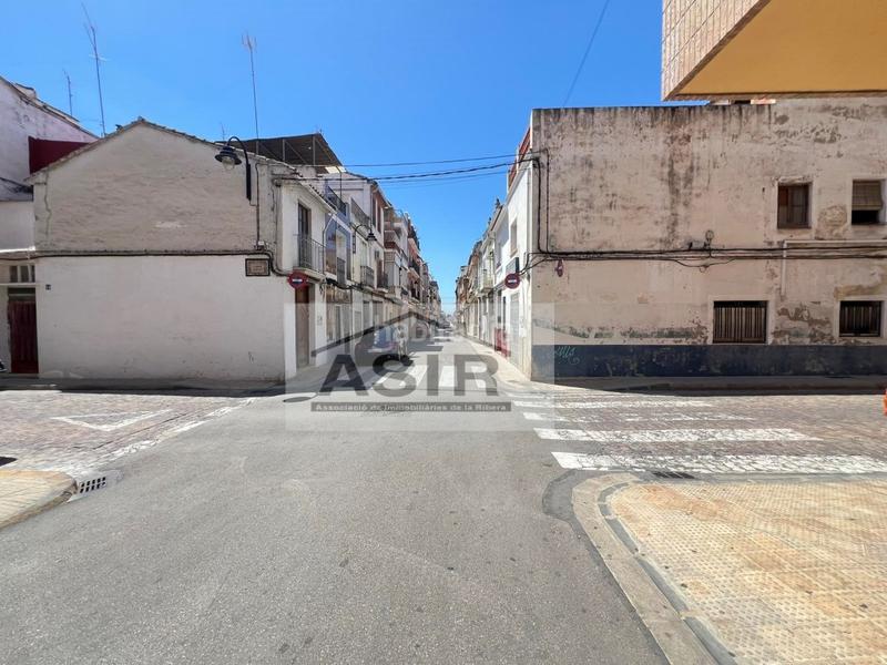 Foto e1317e13-4d18-41a5-a67c-d1f8bc90b250. Aparcament cotxe a Sants Patrons Alzira