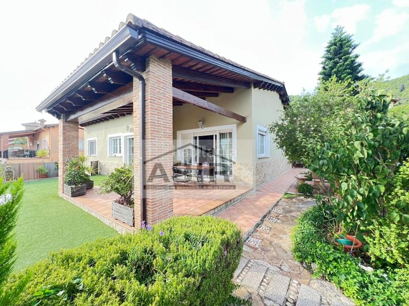 Foto a439d83e-490c-48d8-ad93-a055f8eb3967. Chalet in Urbanitzacions i Pedanies Sud Alzira