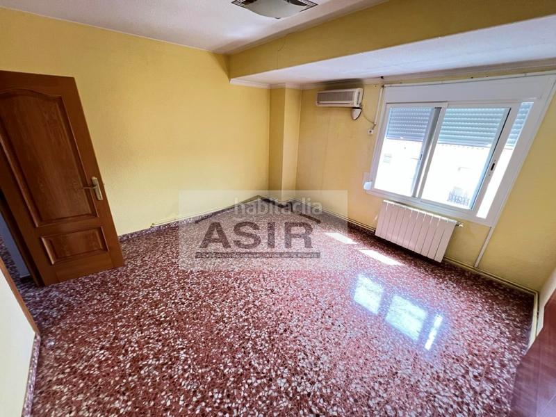 Foto b6e666a9-2fc4-48b8-969b-c8d177ab7d86. Pis a Pere Crespí Alzira