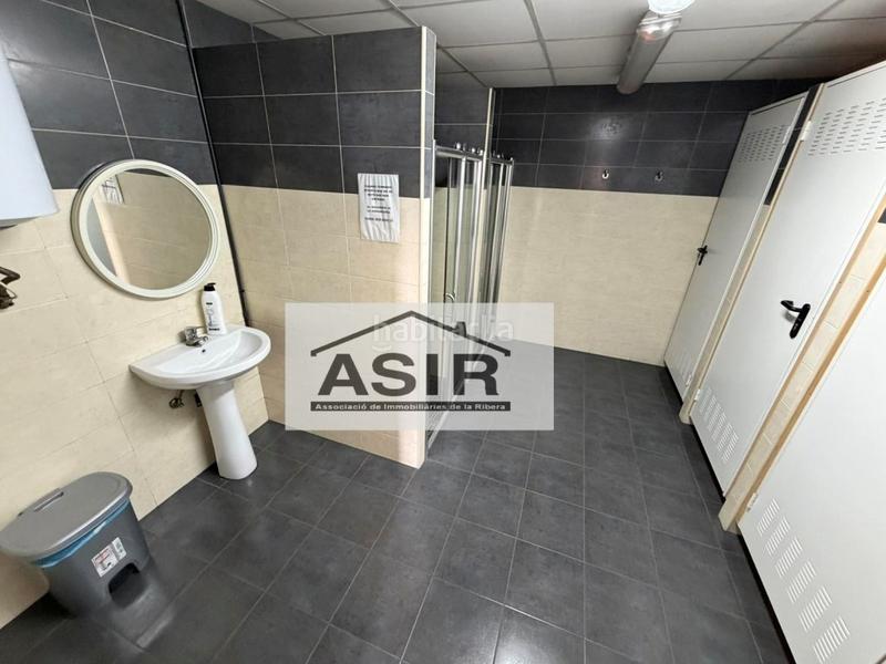 Foto 4fd1a4e1-eda0-4dae-9ab9-7ec2d782d0a4. Fabrikhalle in Pobla Llarga (la)